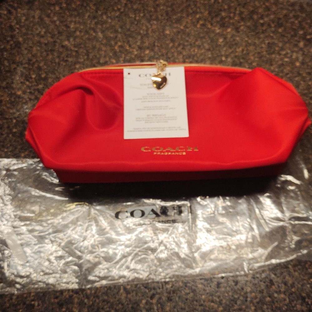 NEW! COACH Heart Love Toiletries Cosmetics Bag With Gold Heart Charm - Picture 5 of 12